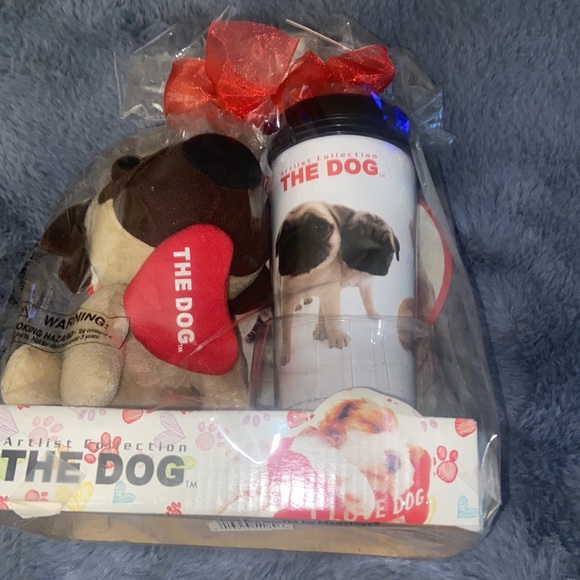 The Dog Artlist Collection Plush Dog & Travel Mug Gift Set New - Picture 2 of 6